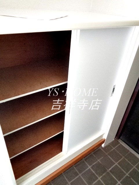 グランドール三鷹・壱番館 玄関