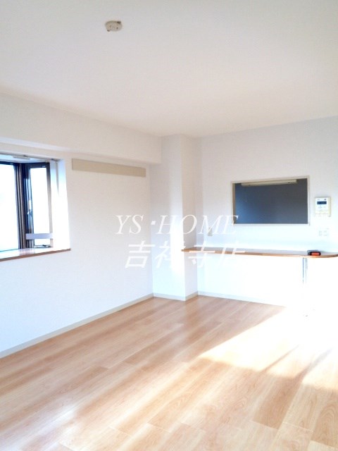 グランドール三鷹・壱番館 リビング