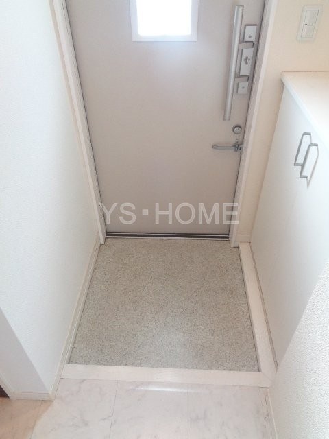 ペルショワール・ルリナ 玄関