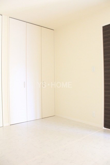 ペルショワール・ルリナ  ベッドルーム