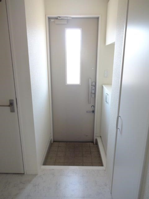 ペルショワール・ルリナ  玄関