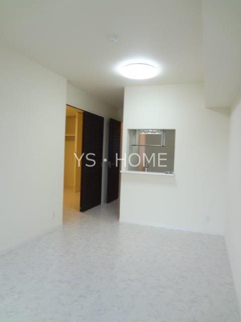 ペルショワール・ルリナ  リビング