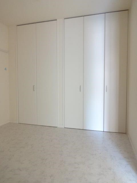 ペルショワール・ルリナ  ベッドルーム