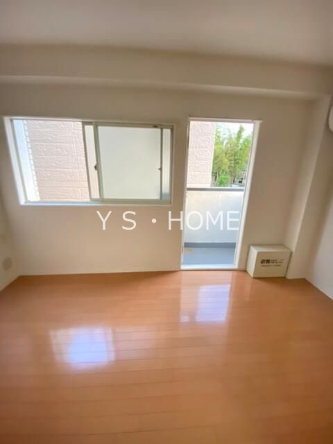 ニチエーイン国立 リビング