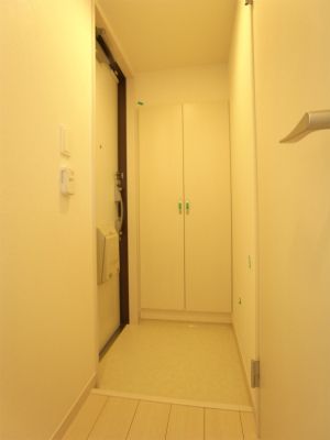 リブリ・Reve 玄関