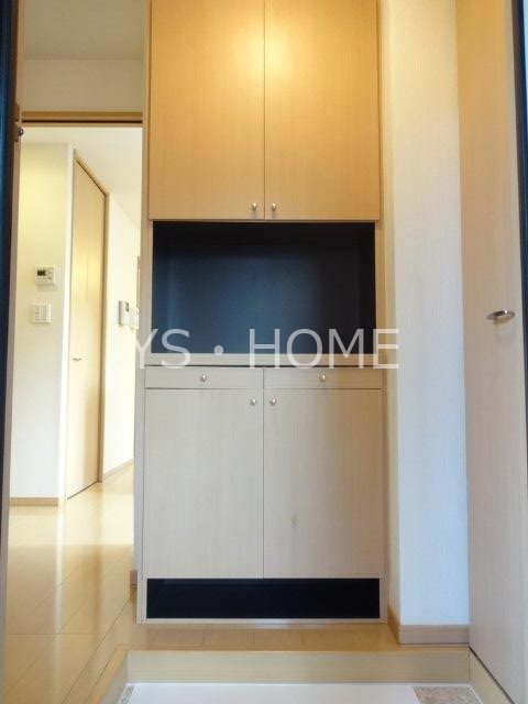 エレフセリア 玄関