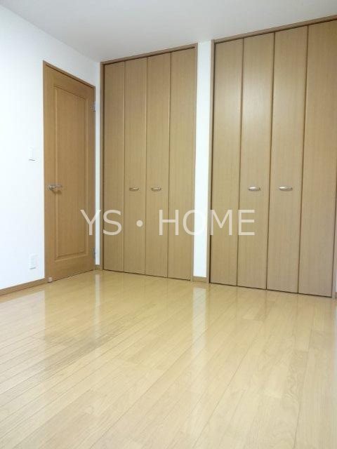 エレフセリア ベッドルーム