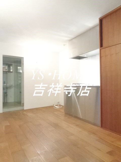 朱合院 リビング