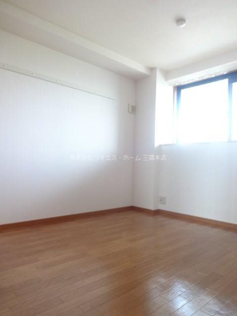 花町コマ  ベッドルーム