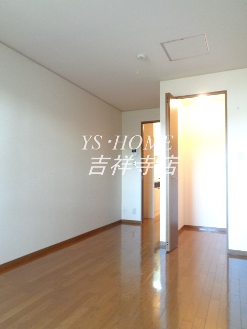 ハーフムーン リビング