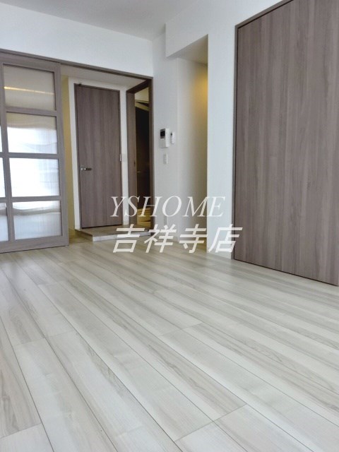 トラッセルズ リビング