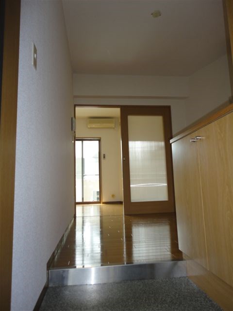 クレール小金井 玄関