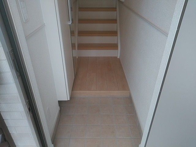 グランクレールＣ 玄関