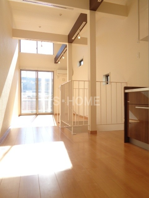 めいきゅう弐番館 リビング