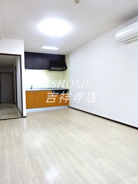 ホワイトヴィラE棟 リビング