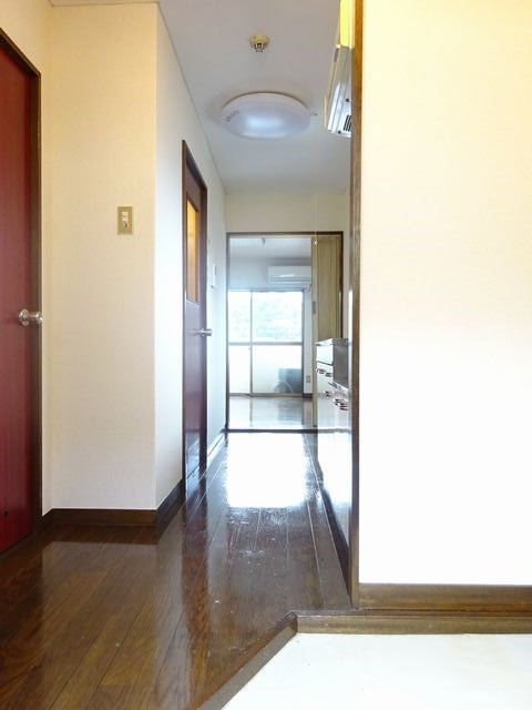 クレセントメゾン 玄関