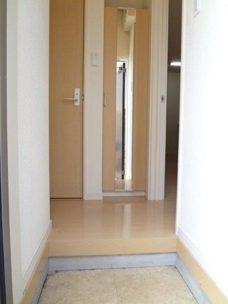 メゾン宇都木 玄関