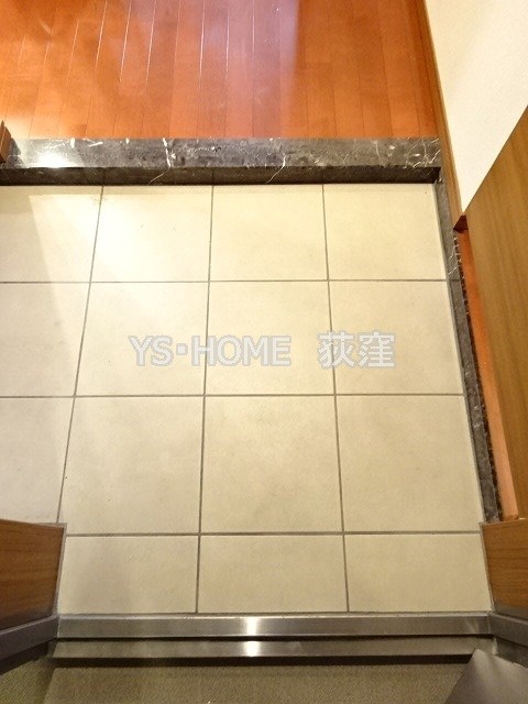 プレミアコンフォート西荻窪 玄関