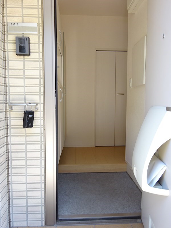 モントレーメゾネットＡ棟  玄関