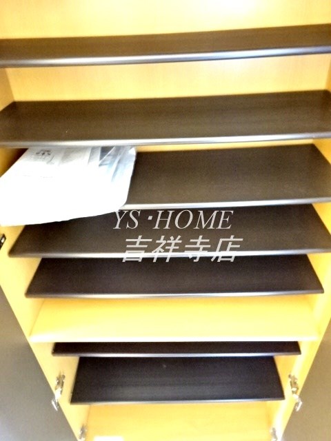 メゾン・フローラ 玄関