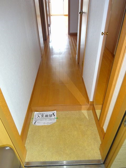 モア西恋ヶ窪 玄関