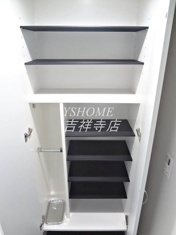 オールメゾン西荻窪  玄関