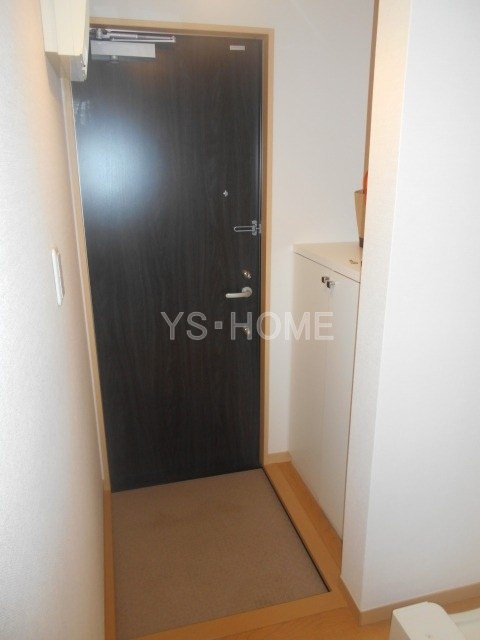 コティハウスカ 玄関