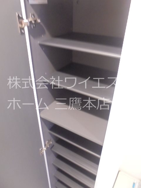 リブリ・ソレイユミタカ 玄関