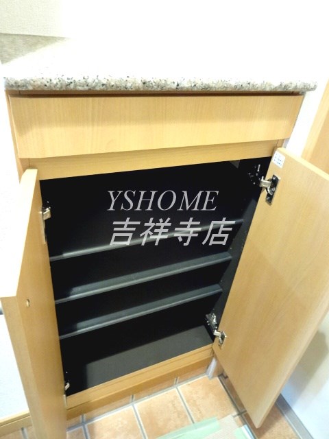 ヴィータコモダ 玄関