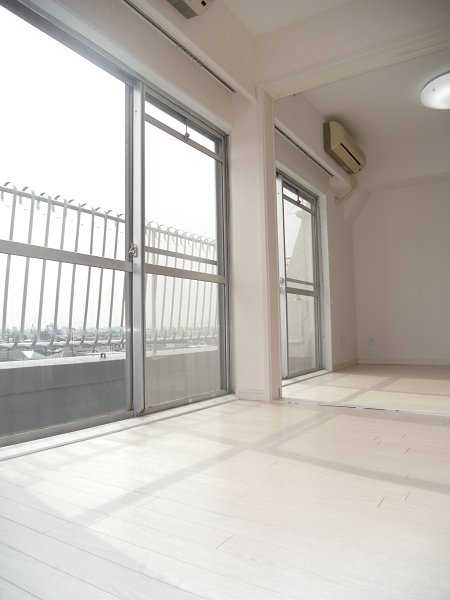 カールトンコート リビング