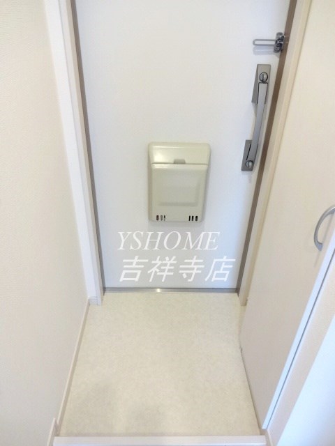 リブリ・ソレイユミタカ 玄関