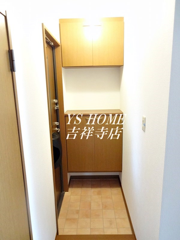 コートオンジェーム 玄関