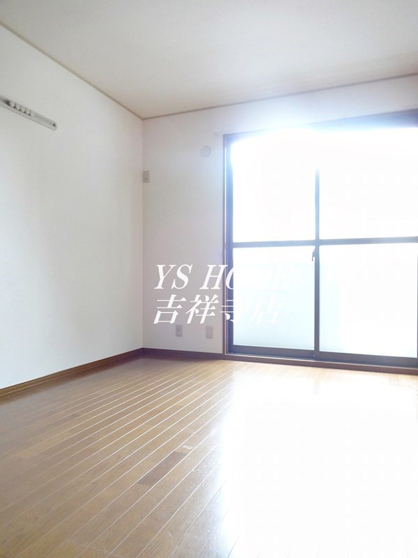 コートオンジェーム ベッドルーム