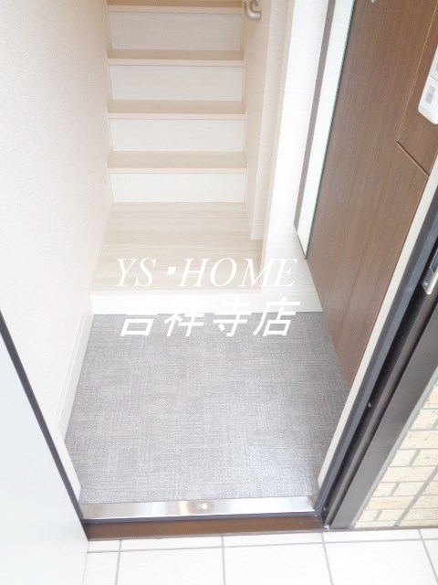 ムーンボウ  玄関