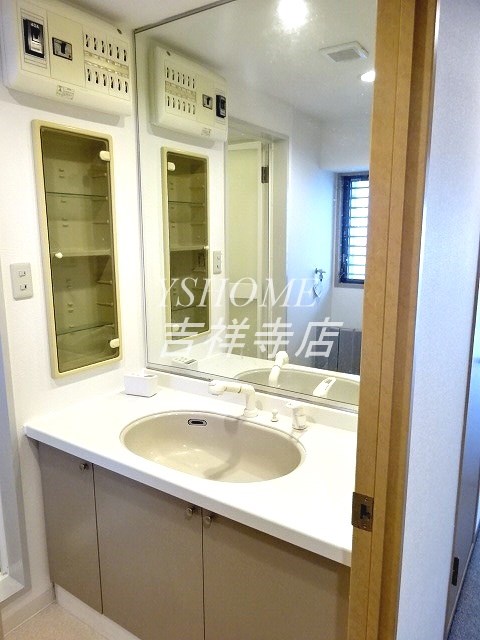 コート・イシハラ その他2