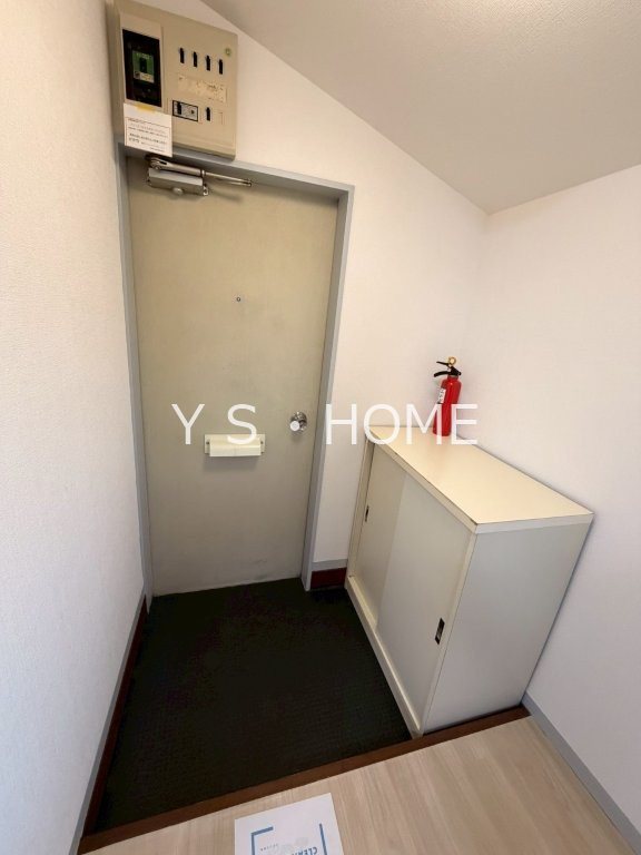 レインボーK 玄関