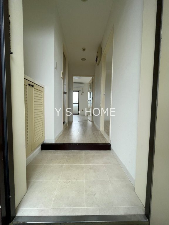 コスモリード国分寺 玄関