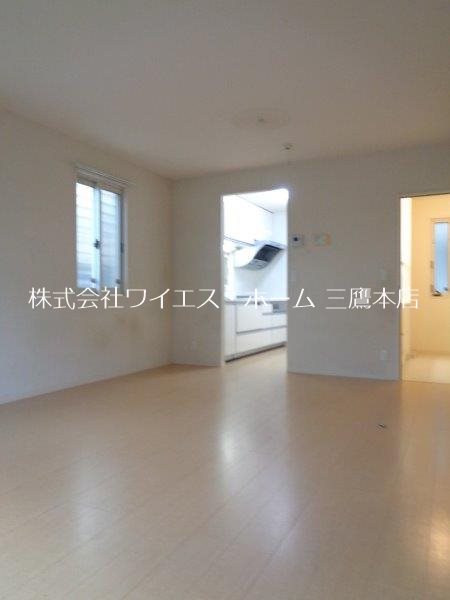 ナーセリーコート B         リビング