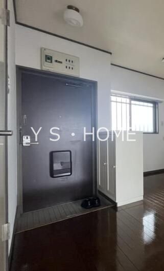 リヴェール浅見 玄関