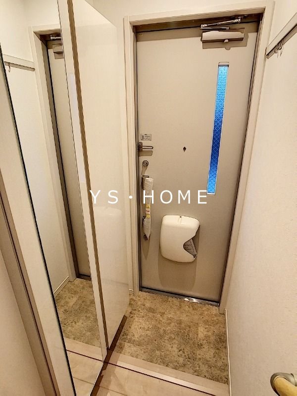 Maison KiKi West 玄関