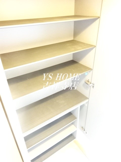 ウィステリア 玄関