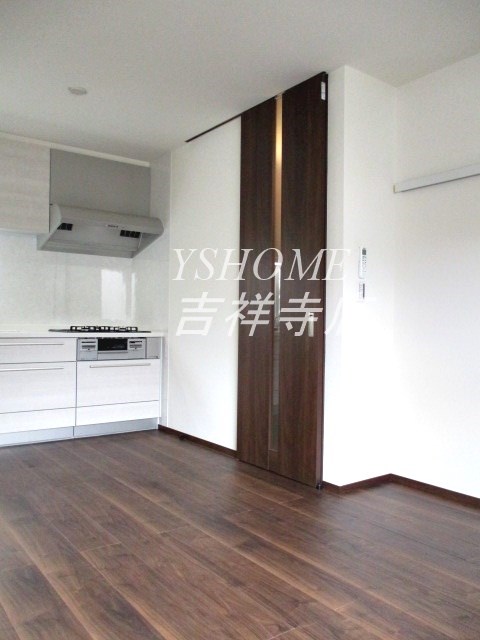 J Court リビング