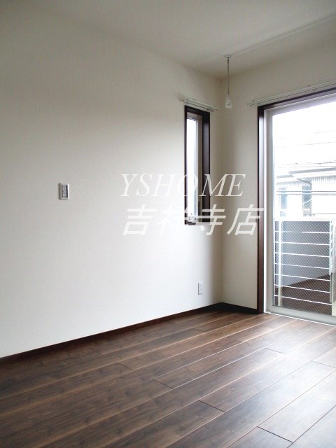 J Court ベッドルーム