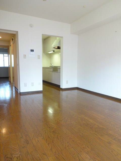 コーポレート小金井梶野通り　2号棟  リビング