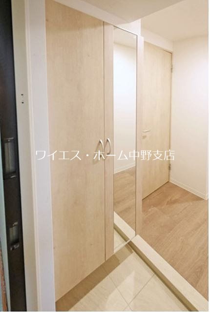 レガリア新中野 玄関