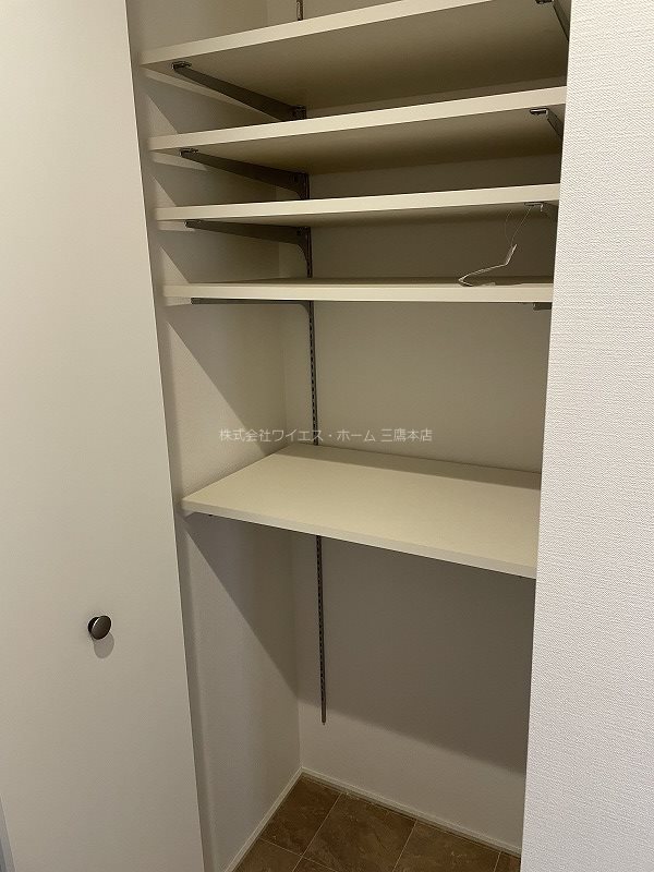 エルメゾン武蔵野2 玄関