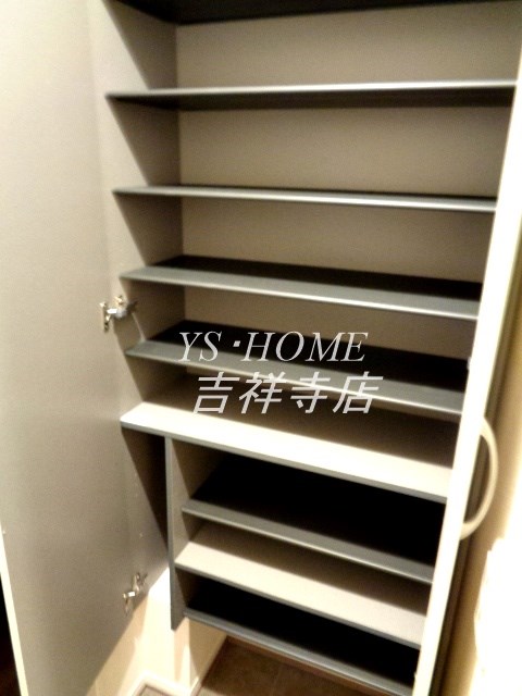 ロイジェント井荻　C棟 玄関