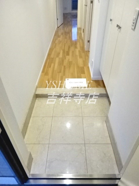 プラムガーデン関根 玄関