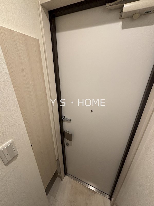 クロストラーダ国立 玄関