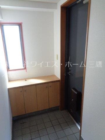 三鷹新川プラザ 玄関